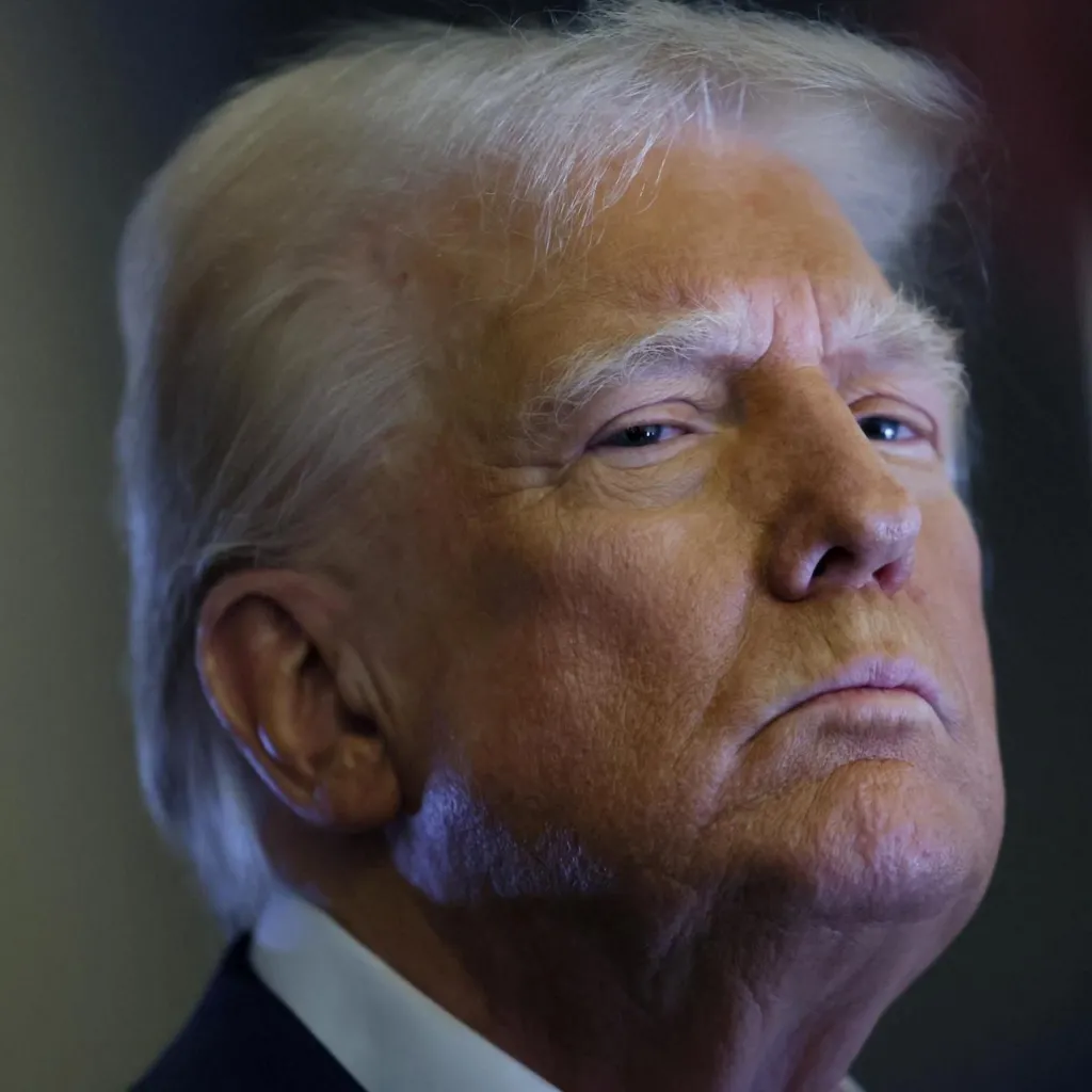 3006bb10-dbd1-11ef-954a-fb30de8469fd.jpg Donald Trump aboard Air Force One during his first trip of his second term." Keywords: Donald Trump, Air Force One, Trump second term.