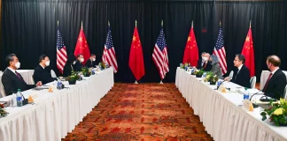 Flags of the United States and China during trade talks.