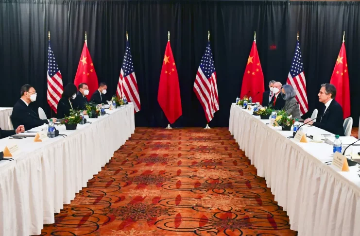 Flags of the United States and China during trade talks.