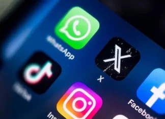 The Most Viral Moments of 2025 That Everyone Is Talking About A smartphone displaying social media apps, symbolizing the power of viral trends.