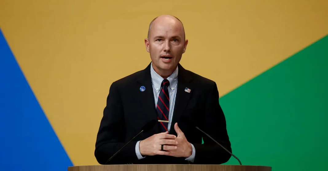 HACHXBXNLVINNIQUUP6QYPBUD4 Utah Governor Spencer Cox signs bill banning public union bargaining.